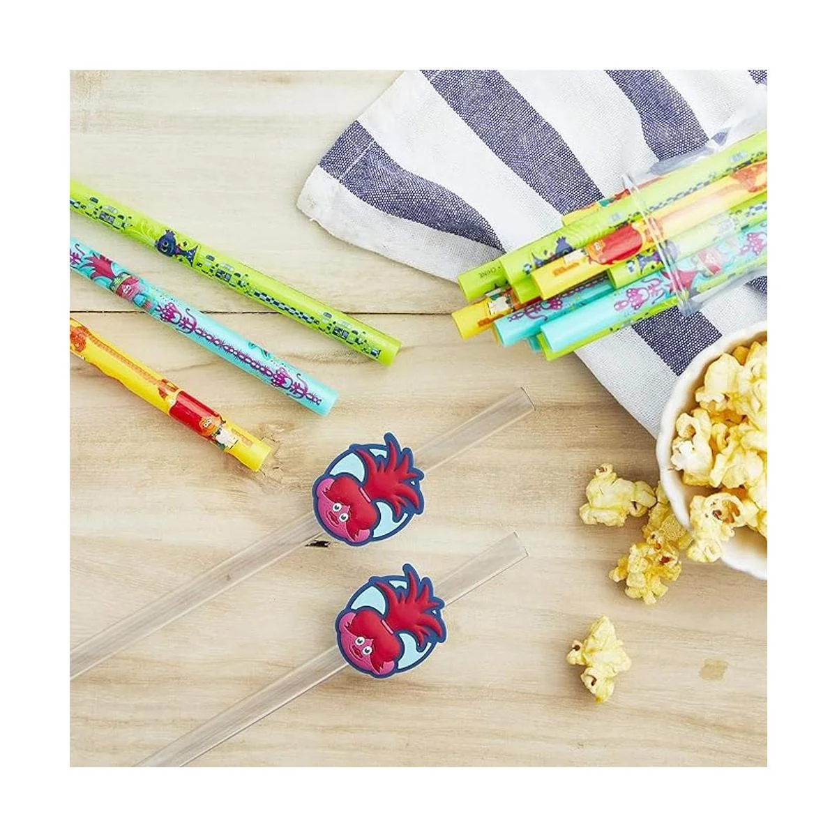 Zak Designs DreamWorks Trolls World Tour Paquete de paja