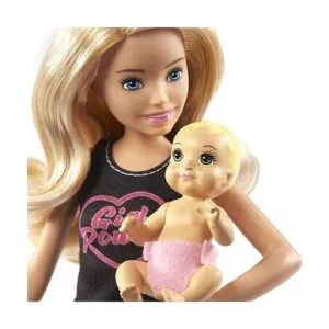 Barbie Skipper Babysitters Inc. Juego de una muñeca rubia_3