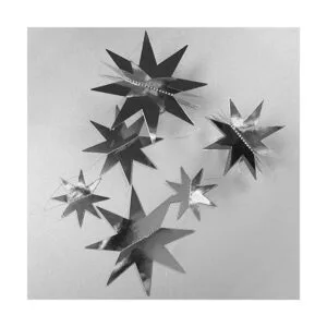 Guirnalda de estrellas con purpurina en color negro y gris