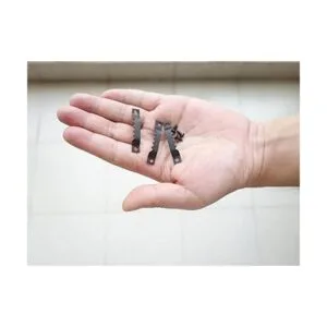 Paquete de 100 ganchos pequeños de dientes de sierra con_4