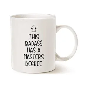 MAUAG Divertida taza de café de graduación este Badass_1