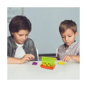 Juego de 4 piquetas de cuatro en una fila con tablero_5