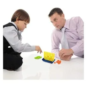 Juego de 4 piquetas de cuatro en una fila con tablero_6