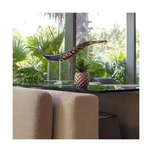 Decoración artificial de suculenta en maceta tipo piña.