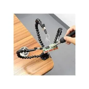 Ayudando a soldar manos herramienta de soldadura de