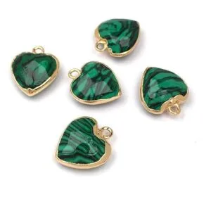 5 colgantes de piedra natural en forma de corazón