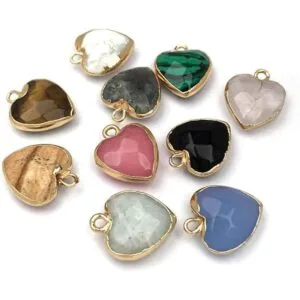 5 colgantes de piedra natural en forma de corazón