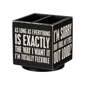 Portatápices estilo letrero de madera con texto en inglés_1