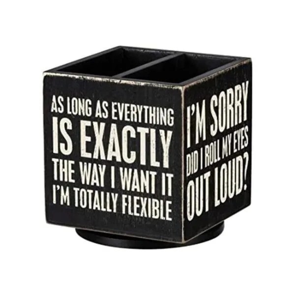Portatápices estilo letrero de madera con texto en inglés_1