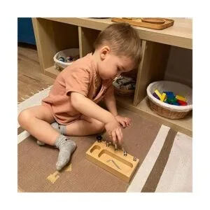 Meroco Montessori Tabla de tuercas y tornillos para niños_3