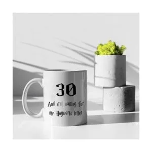 Taza con letras de 30 and Still Waiting for My Hogwarts