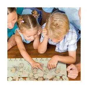 Tabla de cumpleaños familiar con calendario de madera para