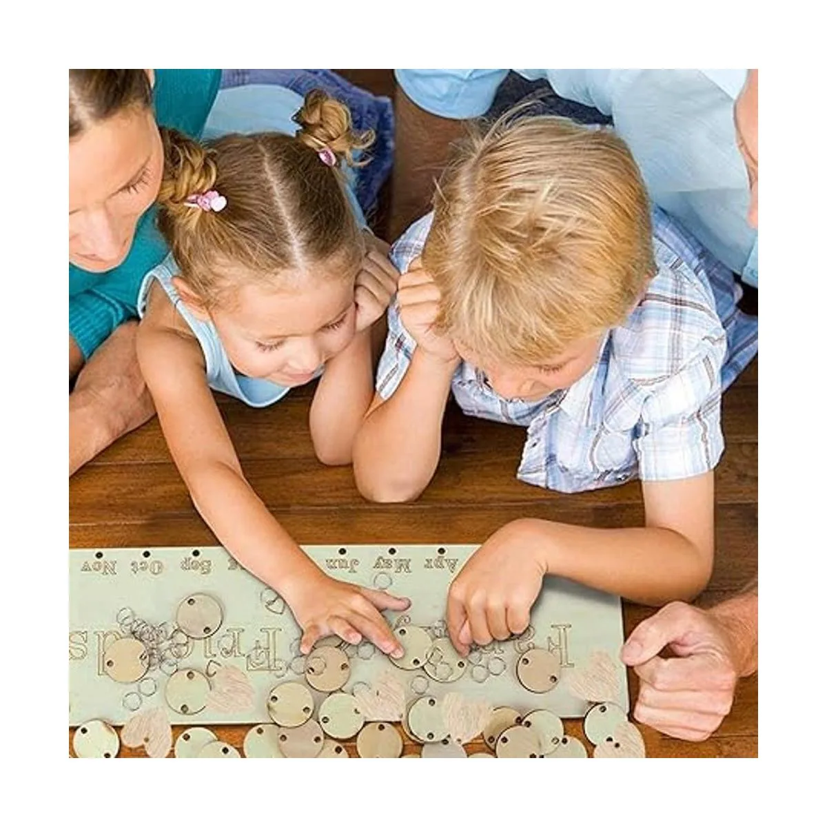 Tabla de cumpleaños familiar con calendario de madera para