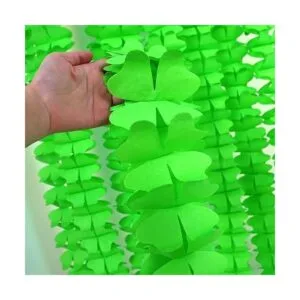 Guirnalda de hojas de papel de seda verde para San