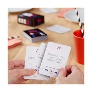 Game That Song Juego de cartas musicales para familiares_3