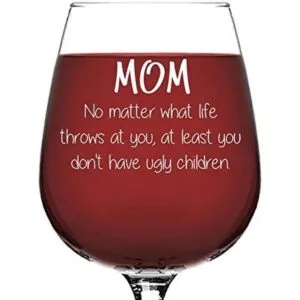 Taza de vino divertida con texto en inglés Mom No Matter_2