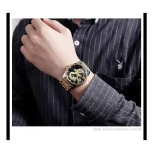 Reloj de pulsera de acero inoxidable con esfera tallada de_2