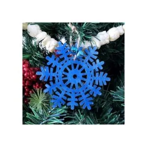 Juego de 32 adornos de copos de nieve de madera natural