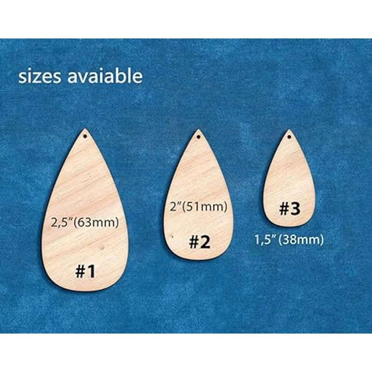 30 aretes de madera en blanco con forma de lágrima.