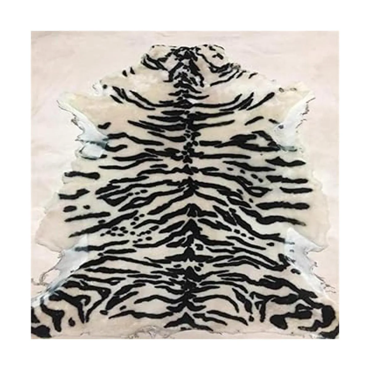 Alfombra con estampado de animales. Tigre blanco