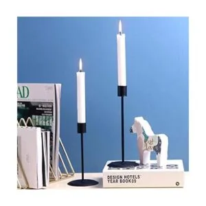 Portavelas de metal negro para velas cónicas mesa