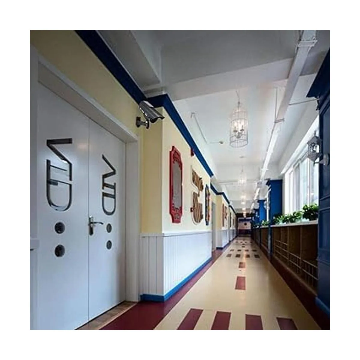 Cámara de seguridad falsa alimentada por energía solar_6