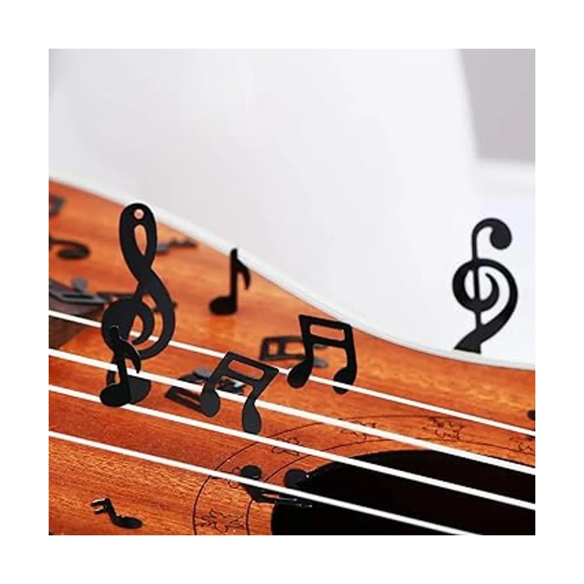 Confeti de música con notas musicales notas de confeti