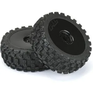 Proline Racing Badlands MX M2 Ruedas negras montadas_3