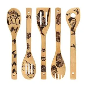 Cucharas de madera quemadas