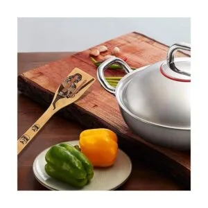 Cucharas de madera quemadas