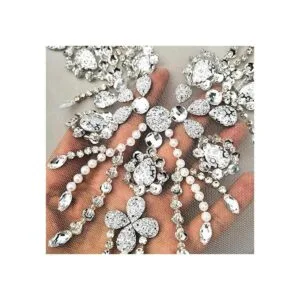 Brillantes cuentas con cuello en V de color plateado_3