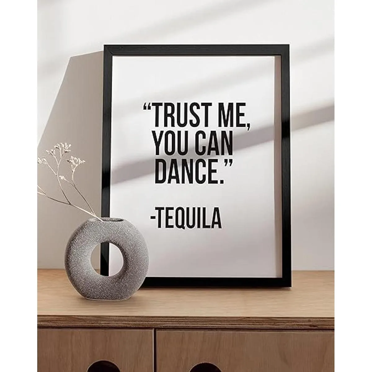 Haus and Hues Divertida decoración en blanco y negro_4