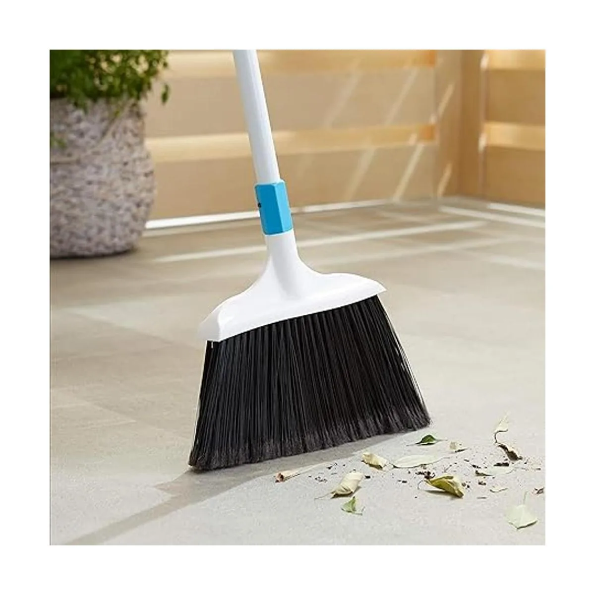 Escoba pesada color azul y blanco_5