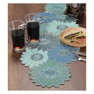 Camino de mesa hecho a mano con bordado floral de granja_6