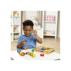 Cuentas de madera para enlazar Melissa Doug actividad_3