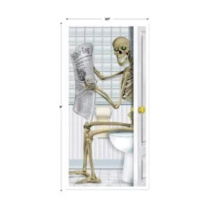 Cubierta para la puerta del baño con diseño de esqueleto.