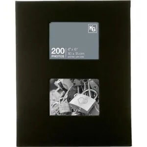 Kiera Grace lbum de fotos se sostiene