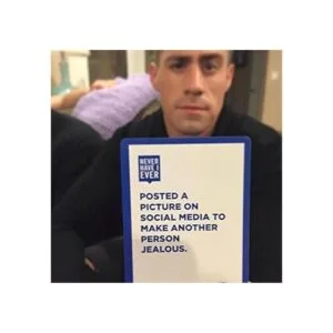 NEVER HAVE I EVER Juego de fiesta sobre las malas_6