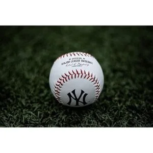 Pelota de baseball con logos de equipos de la MLB_3