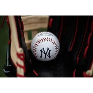 Pelota de baseball con logos de equipos de la MLB_4