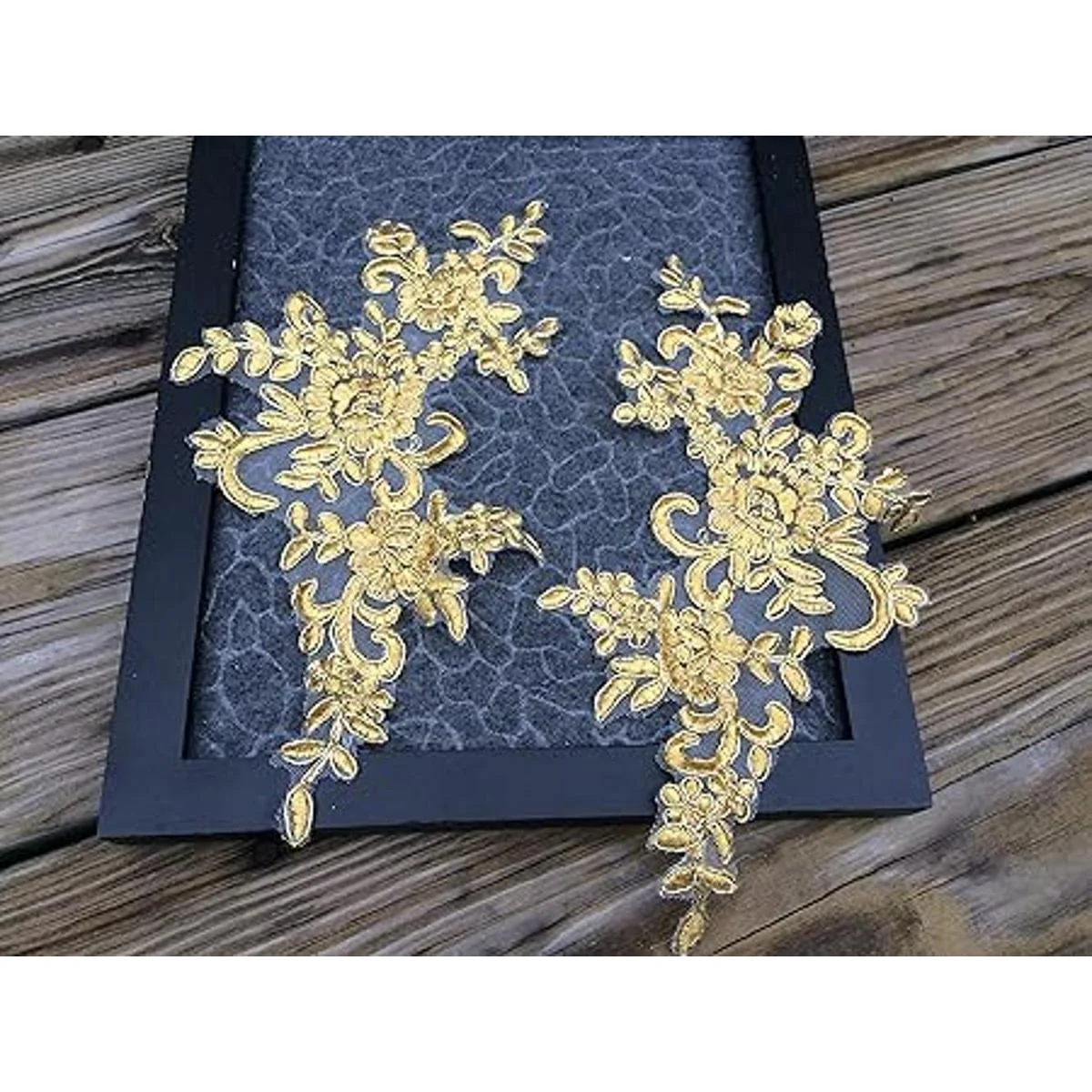 A110 Dos pares de apliques de encaje de color dorado_2