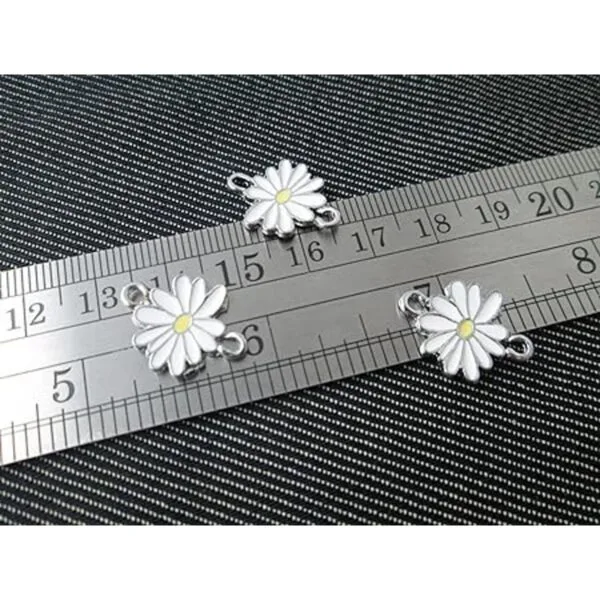 Conector de 12 Little Daisy flor blanca y amarilla Charms_4