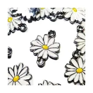 Conector de 12 Little Daisy flor blanca y amarilla Charms_1