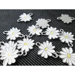 Conector de 12 Little Daisy flor blanca y amarilla Charms_3