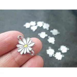 Conector de 12 Little Daisy flor blanca y amarilla Charms_2