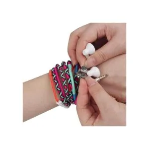 Auriculares con cancelación de ruido en los oídos_5