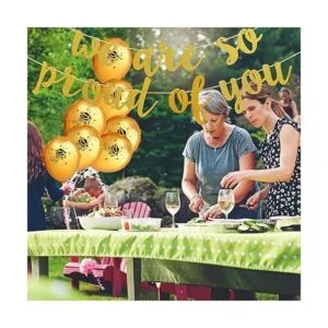 Banner dorado brillante con texto en inglés We are So_3