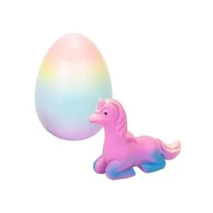Huevo de unicornio grande en crecimiento con concha de_1