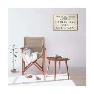 Letrero de metal vintage con texto en inglés What Happens_7