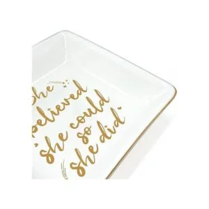 Plato de joyería con leyenda en inglés She Believed She_2